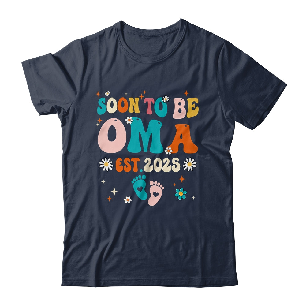 Soon To Be Oma Est 2025 Pregnancy Announcement Groovy Shirt & Tank Top | teecentury
