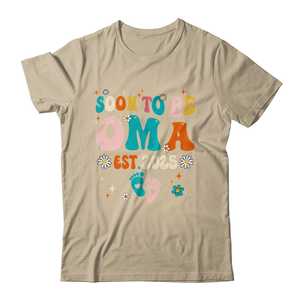 Soon To Be Oma Est 2025 Pregnancy Announcement Groovy Shirt & Tank Top | teecentury