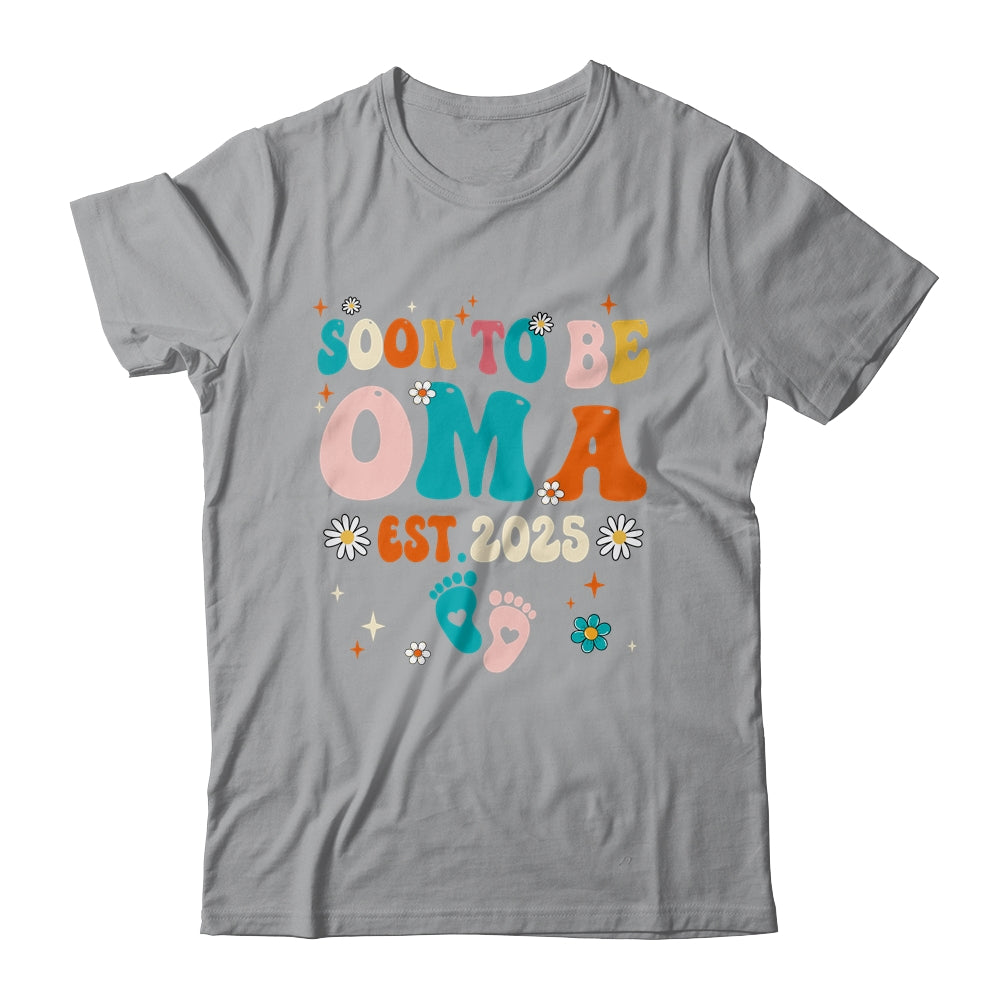 Soon To Be Oma Est 2025 Pregnancy Announcement Groovy Shirt & Tank Top | teecentury