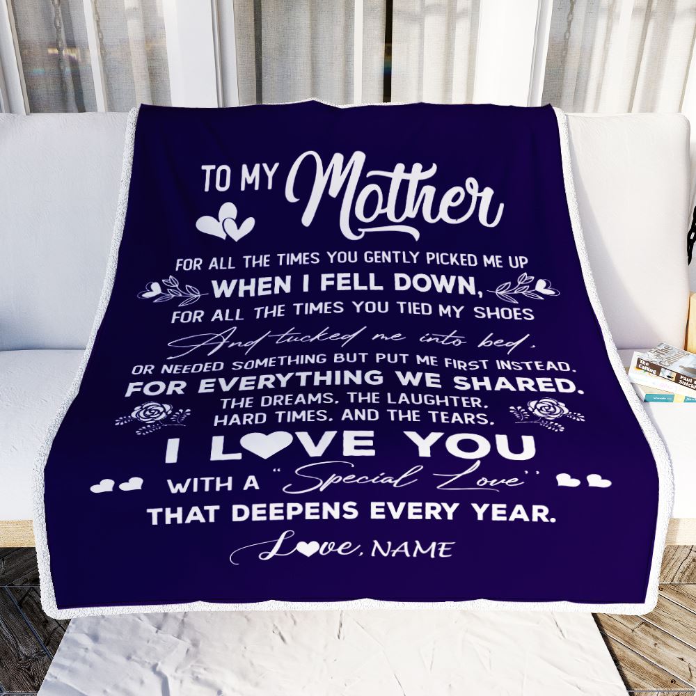 Personalized My Mom Blanket from Daughter Son I Love You With A Special Love Mom Mothers Day Birthday Thanksgiving Christmas Customized Fleece Throw Blanket | teecentury