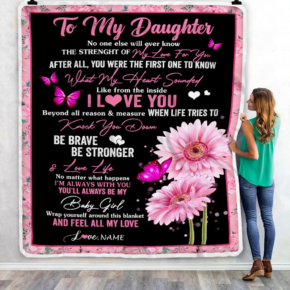 Personalized To My Daughter Blanket From Mom Dad Father I Love You Pink Daisy Butterfly Daughter Birthday Graduation Christmas Customized Fleece Throw Blanket | teecentury